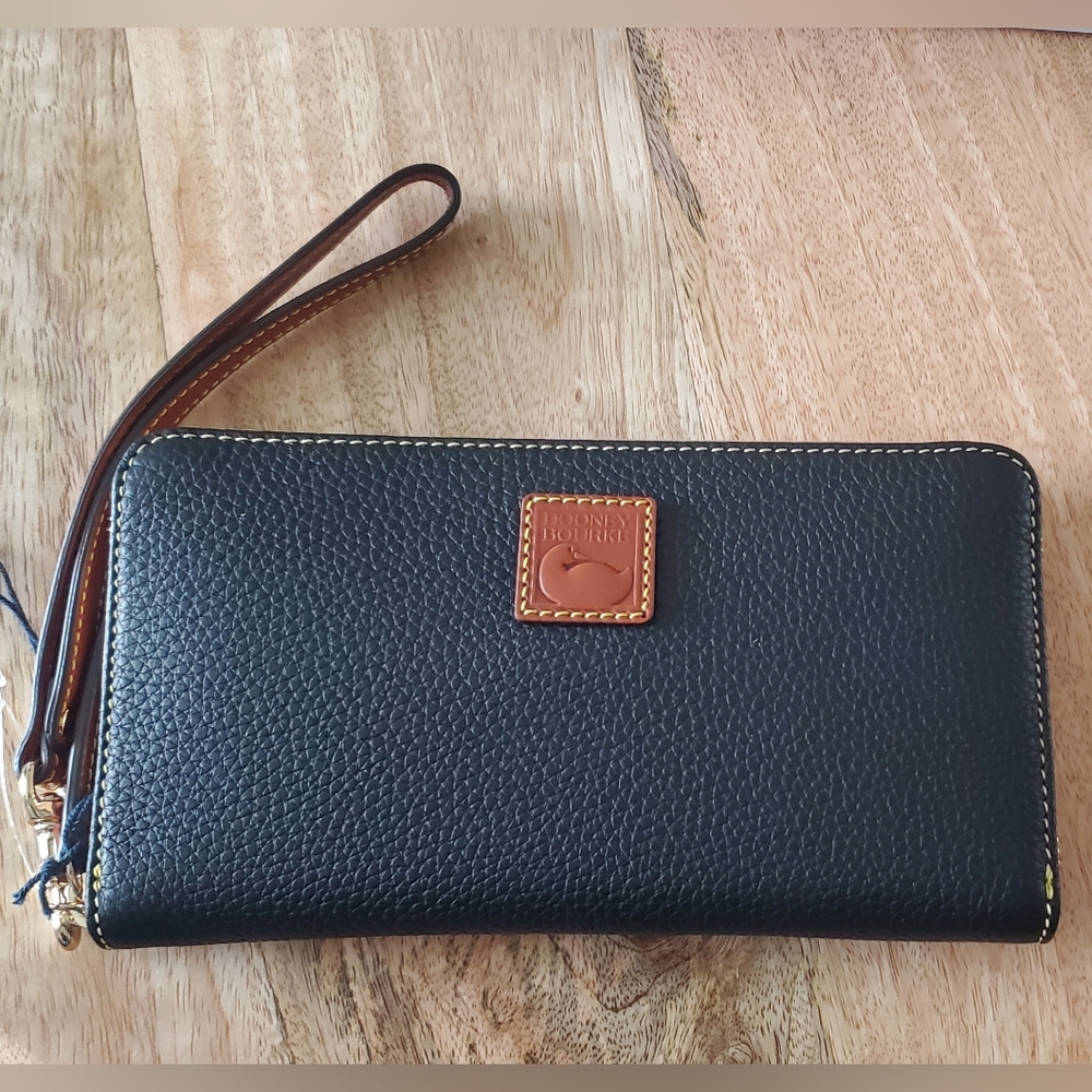 New Dooney & Bourke Pebble Grain Leather Large Zip Around Wallet Black - Picture 2 of 6